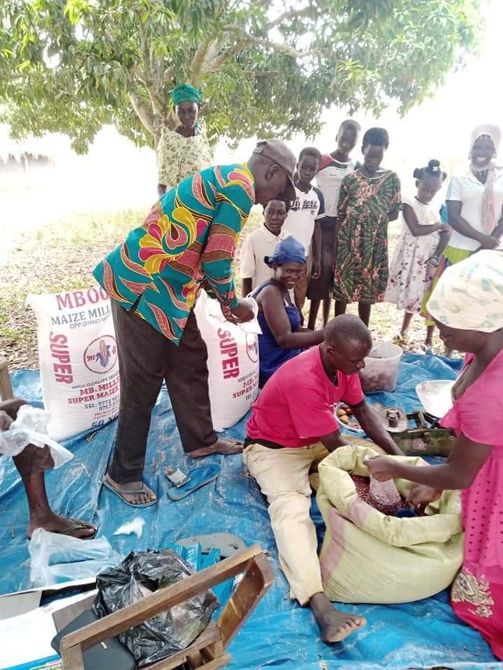 COMMUNITY FEEDING KABIRAMAIDO  .
